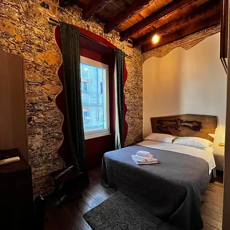 La Taverna Del Metallo Rooms-3